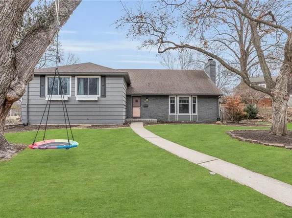 6301 Granada Dr, Prairie Village, KS 66208