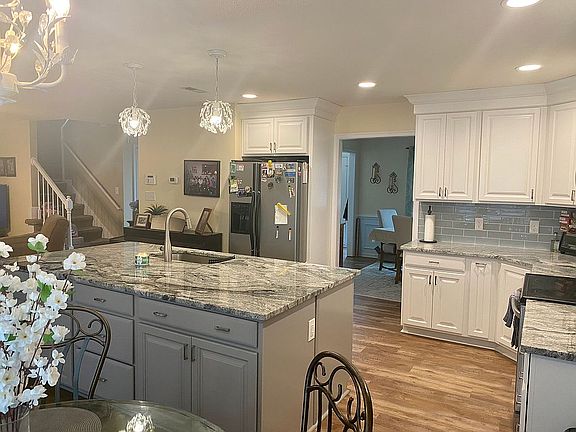 2nd image of 1000 Dorset Ct