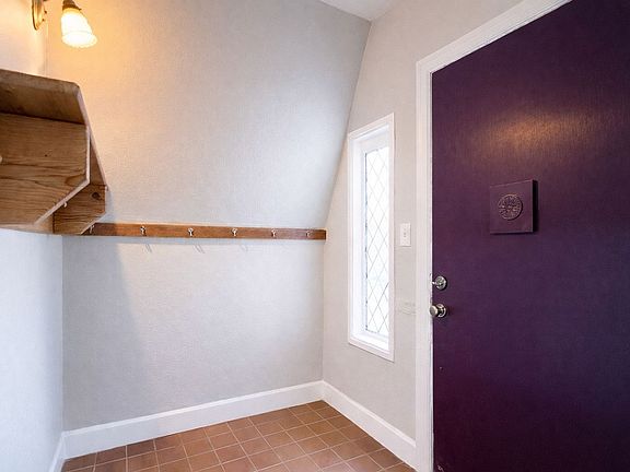 4th image of 309 W McLoughlin Blvd