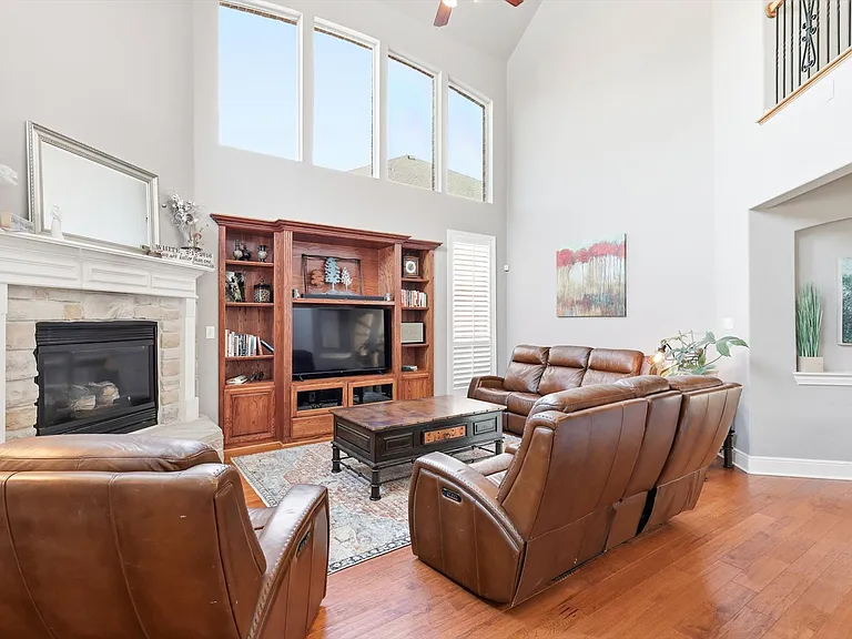 841 Wind Brook Ln — Photo 17