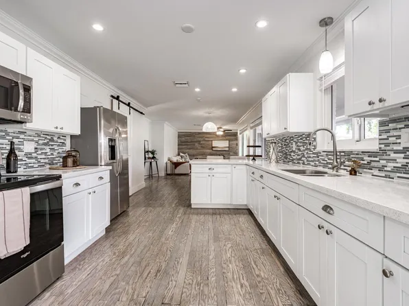 300 NE 43rd Street, Oakland Park, FL 33334