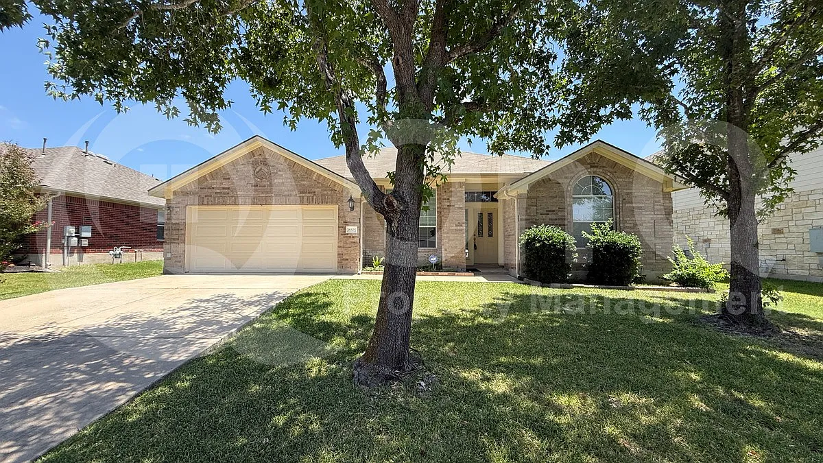 3 bed, 2.0 bath, 1826 sqft, $2,095 — Photo 3