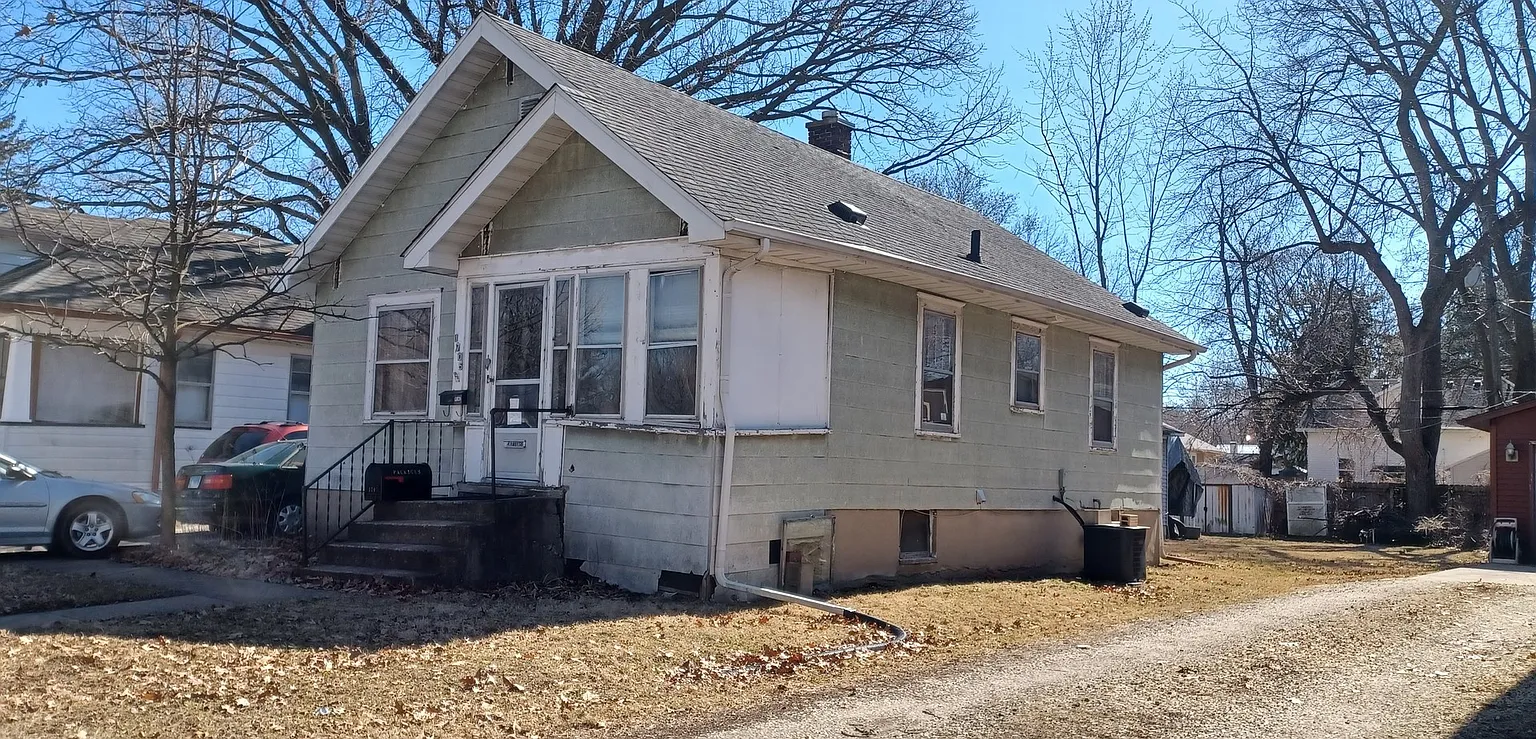1705 W Church St photo 1
