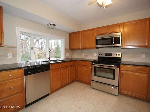 3rd image of 2212 Rosewood Dr