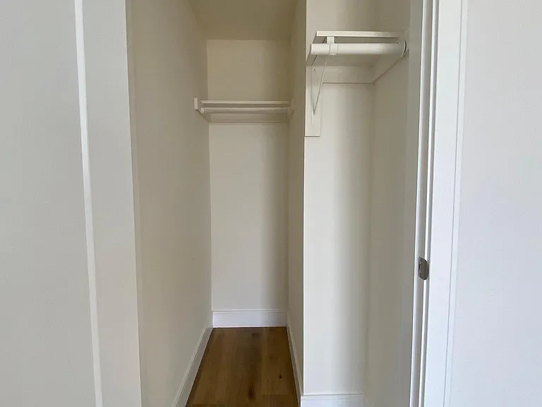 545 1/2 N Kingsley Dr — Photo 12