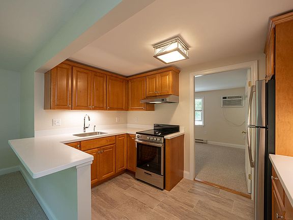 5th image of 158 Western Ave APT 2