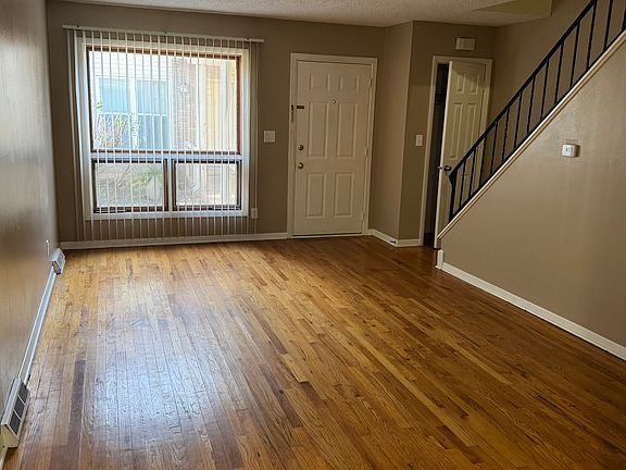 2nd image of 39 Sutton Ct #39