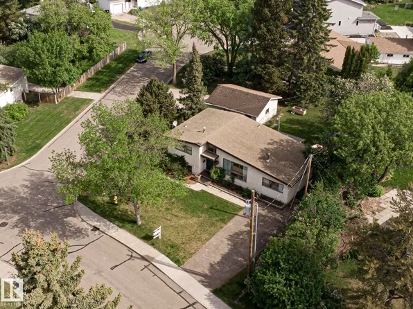 190 Willow St, Strathcona County, AB T8A 1P8