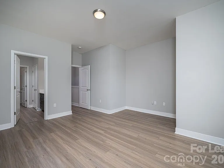 1012 Skyline View Way — Photo 6