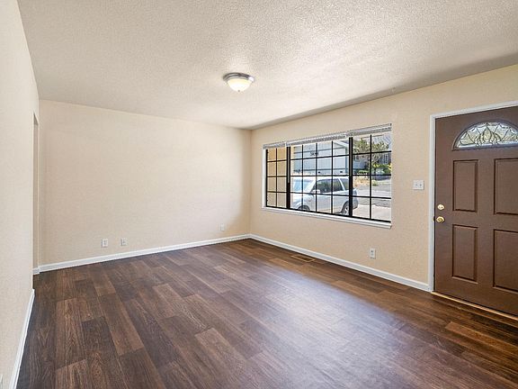 4th image of 1152 Warren Avenue