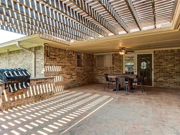 3rd image of 557 Sellmeyer Ln