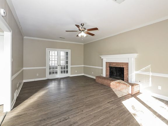 4th image of 8664 Meadow Green Dr