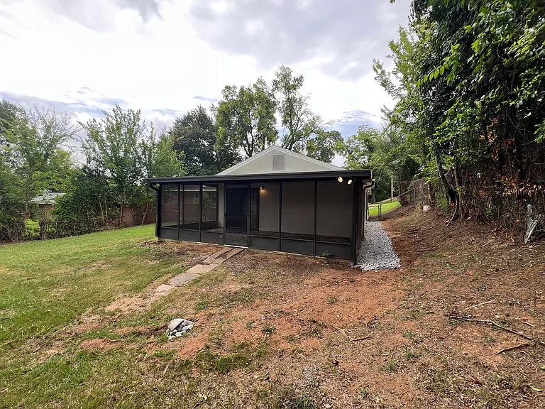 1037 Washington Ave — Photo 14