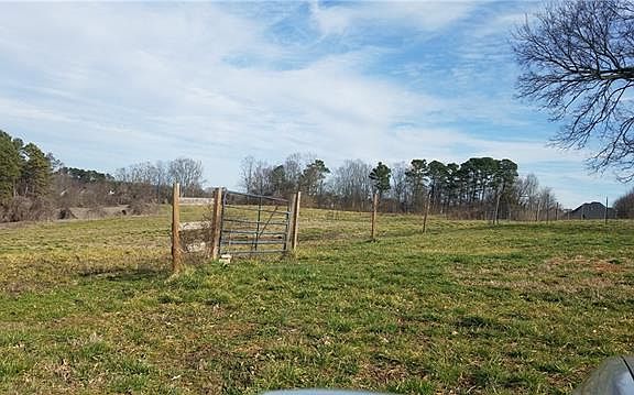3rd image of 1938 Wallace Dairy Rd