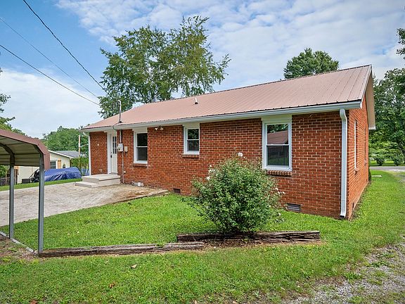 5th image of 218 Roosevelt Rd