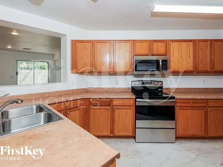 8470 N Placita De La Manzana — Photo 4