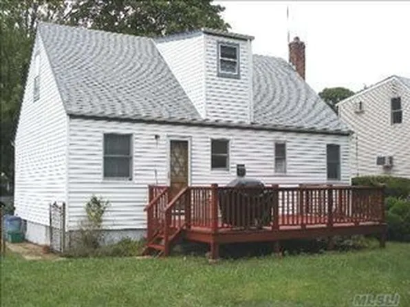 2502 Tonquin St, East Meadow, NY 11554