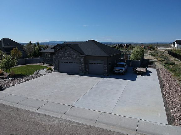 2nd image of 2900 Mustang Dr
