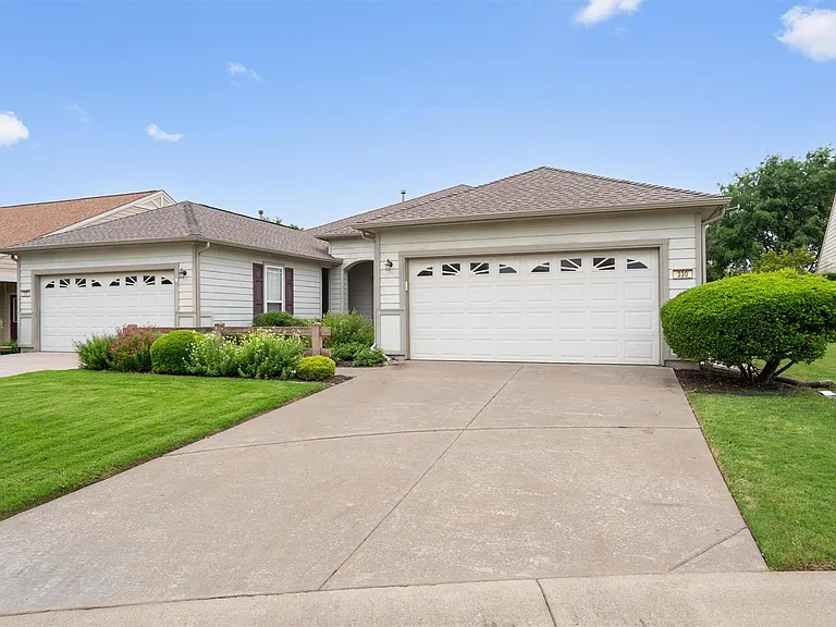 330 Portsmouth Dr — Photo 1