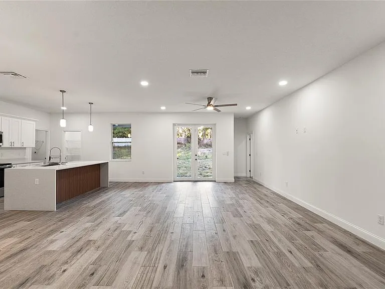 5352 Lowell Ave — Photo 2