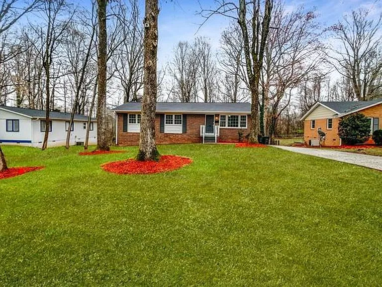310 Foxcroft Dr — Photo 8