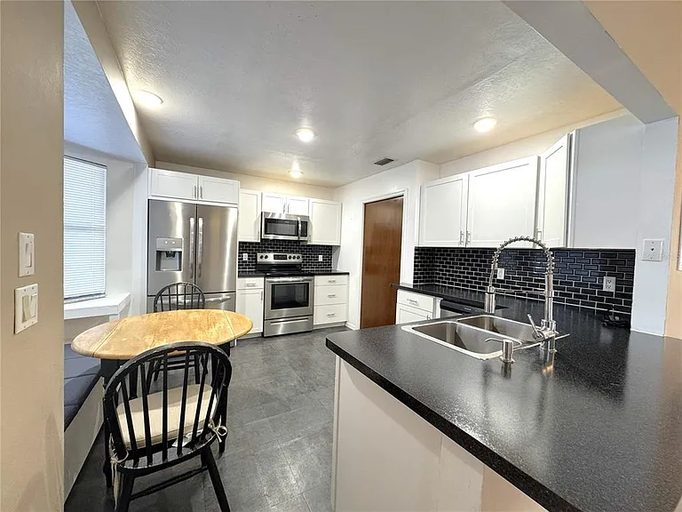 1514 Poe St — Photo 4