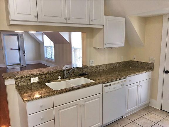 3rd image of 142 Shady Brook Cir Unit 300