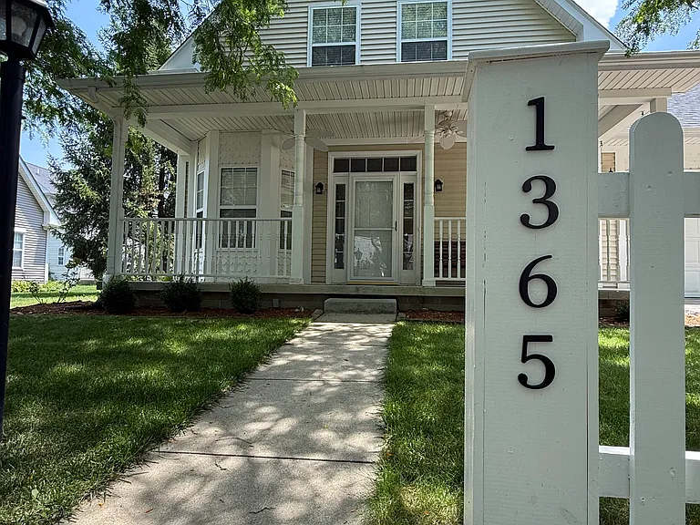 1365 Honey Locust Ct — Photo 2