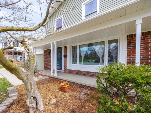 2015 Rugby Ct, Ann Arbor, MI 48103