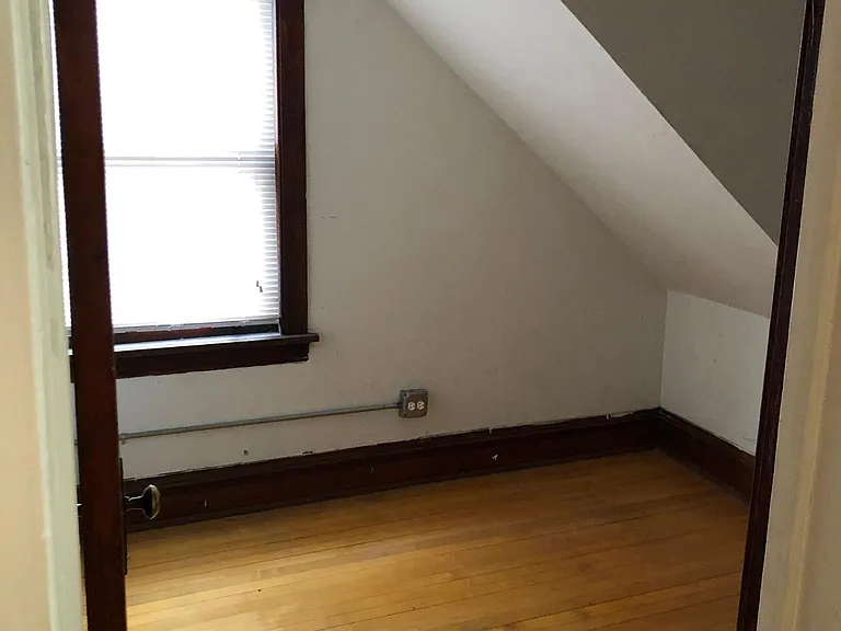 Smaller front bedroom fits a full size bed