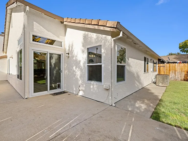 9170 Lakemont Dr — Photo 13