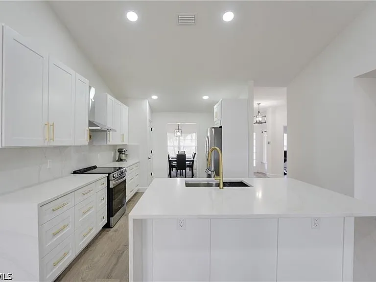 2822 NW 7th Ter — Photo 14