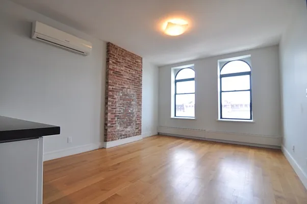 Rented by EXR | media 20