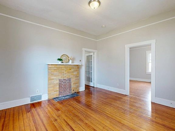 4th image of 406 Henry St