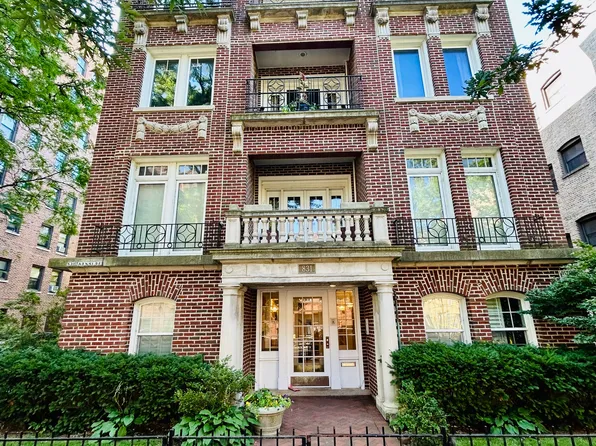 831 W Ainslie St, Chicago, IL 60640
