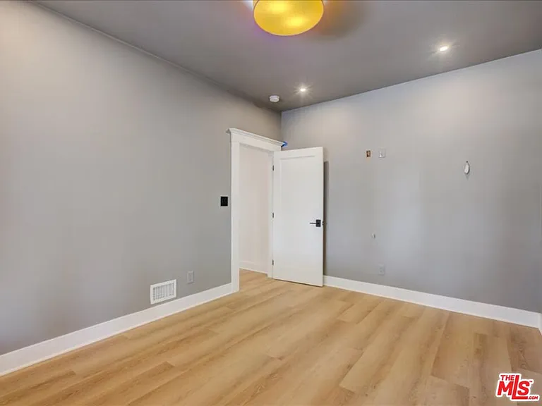 400 N Avenue 66 — Photo 34
