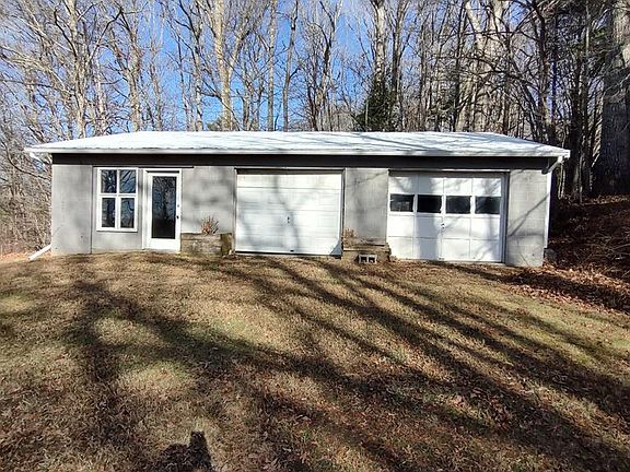 2nd image of 206 Sycamore Ln