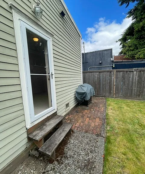 6100 Phinney Ave N — Photo 15