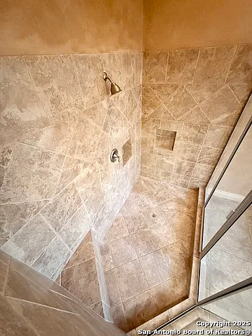 215 Evans Oak Ln — Photo 24