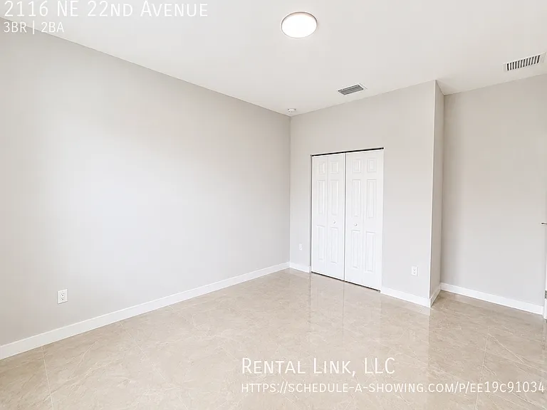 2116 NE 22nd Ave — Photo 30