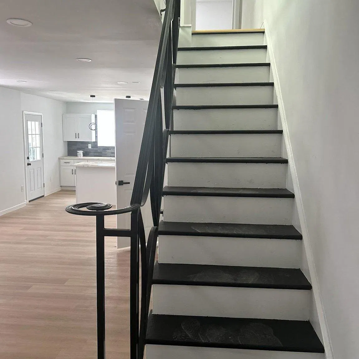 3 bed, 4.0 bath, 1474 sqft, $2,800 — Photo 3