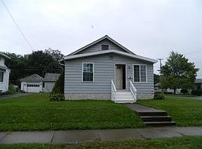 2nd image of 638 W Wendell St