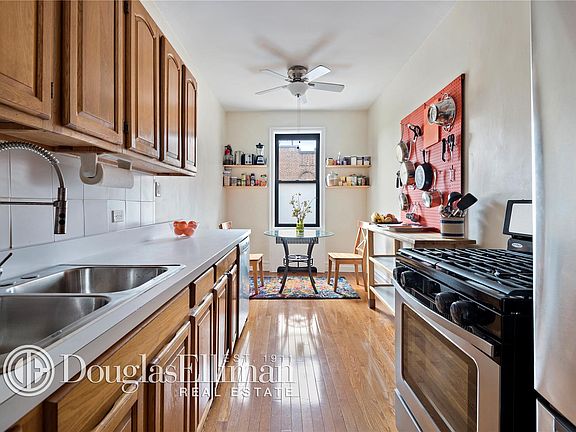 3rd image of 71 Ocean Pkwy APT 6M