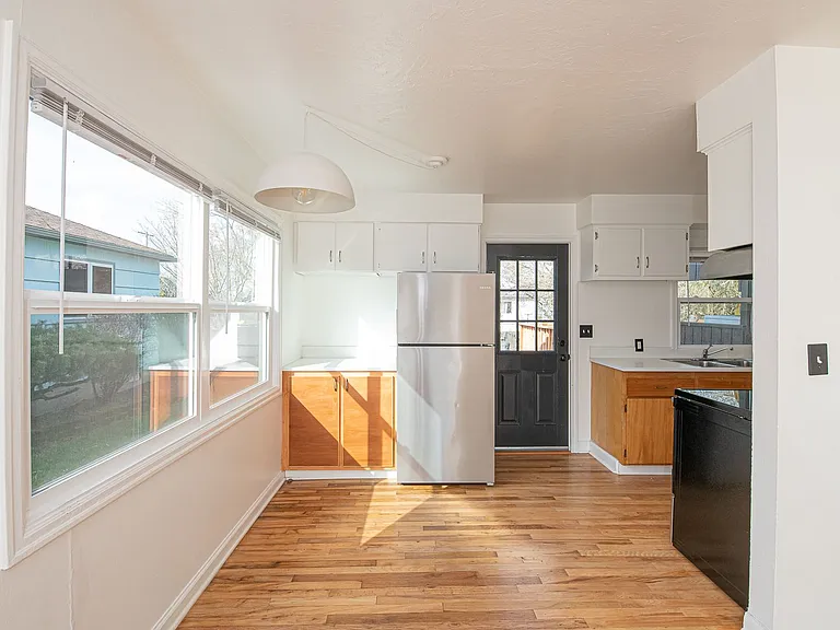 3033 N Halleck St — Photo 12