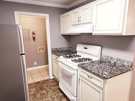 5th image of 205 Cadillac Ave