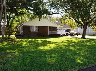 2007 E James St, Baytown, TX 77520