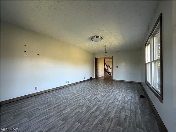 3rd image of 3950 Wolf Rd SW