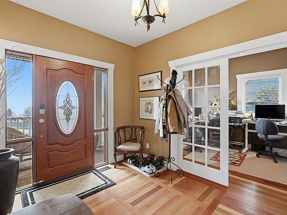 4th image of 450 Azure Pl