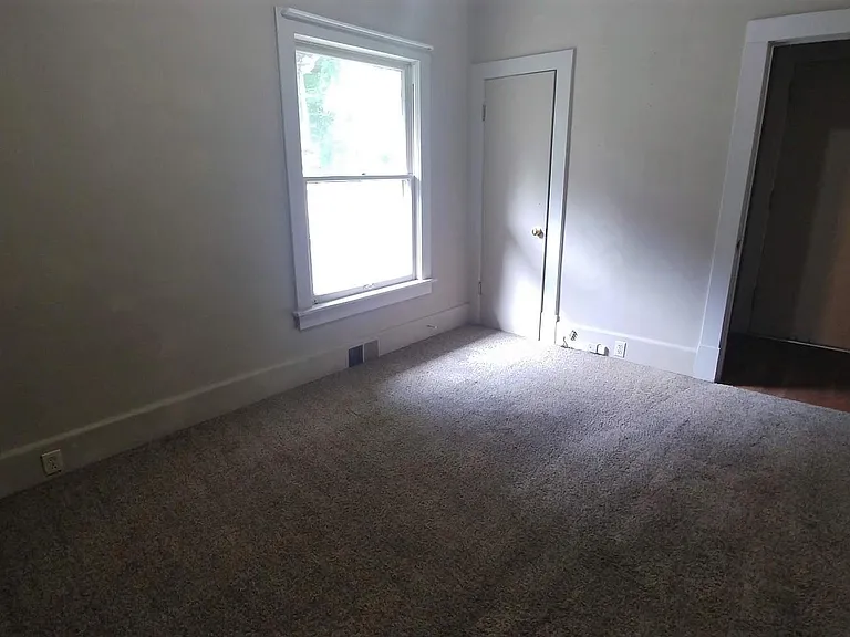 1030 NE Indiana St — Photo 6
