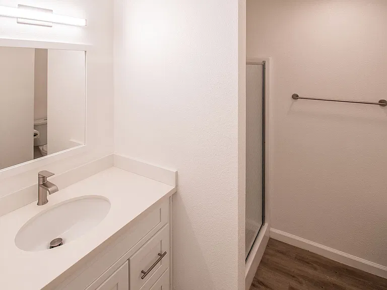 Oak Park Village Apartments — Photo 22